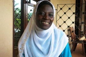Zu sehen ist Zulia Nyakahara, Gemeinderätin für die Frauen in Bulimya.