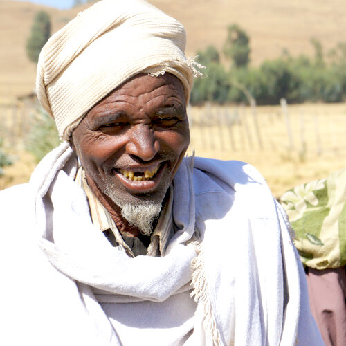 © ADA, äthiopischer Mann lacht.